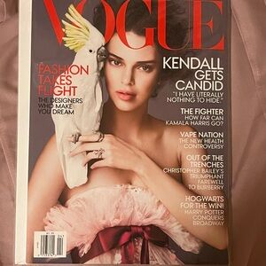 🔥Vogue April 2018 Magazine w/ Kendall Jenner🔥